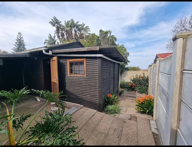 6 BEDROOM FREESTANDING FOR SALE IN DANA BAY
